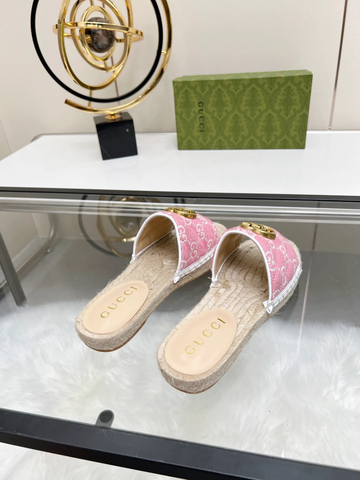 👟👟Ex-factory price 320👟👟 Gucci slippers fisherman shoes new color Injection molded one-piece straw bottom, high-end quality Fabric: Double G imported fabric Lining: sheepskin lining Code number: 35~42 Fabric styles include apricot, floral, pink, black, blue, burgundy, champagne, green, orange, cyan, starry sky, more than 30 colors to choose from, many colors to be updated in the future ,,,,,,,,
